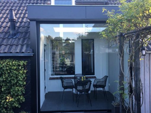 Veranda modern met glazen deuren en screen 34 Gemert