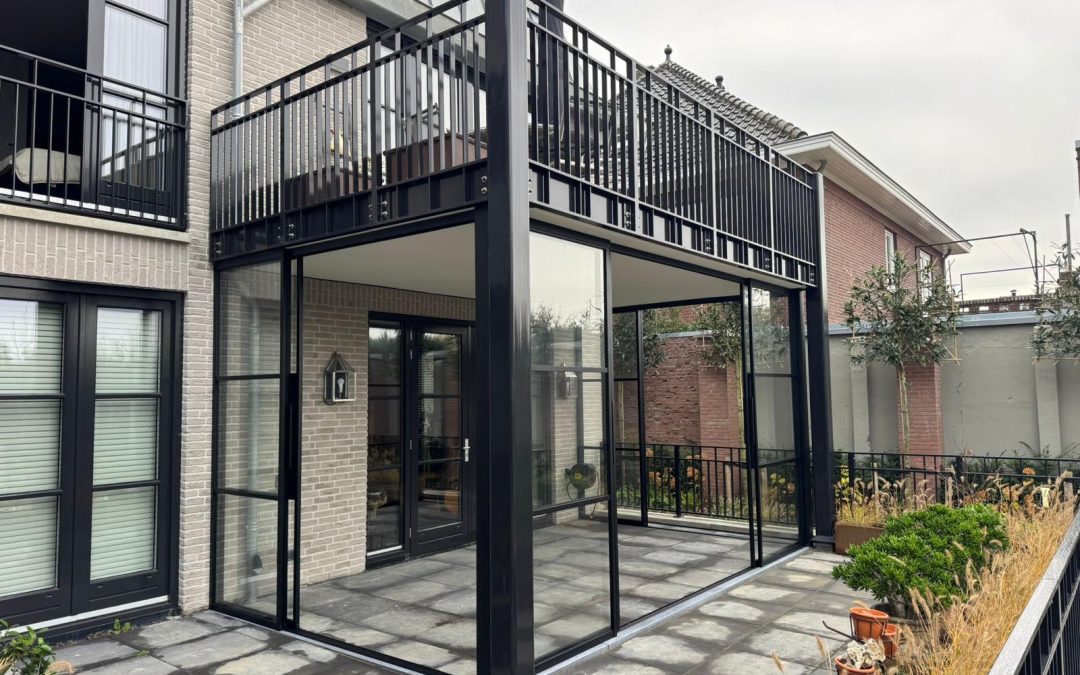 Steellook schuifdeuren op balkon Mill